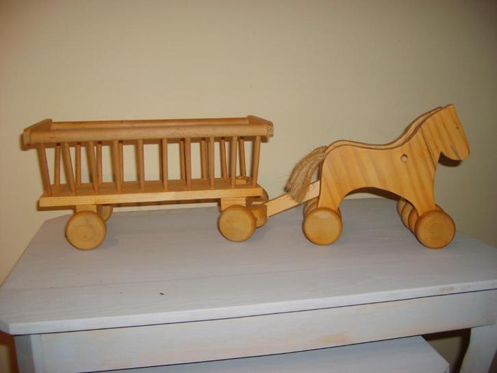 Speelgoed: kar met 2 paarden., Kinderen en Baby's, Speelgoed | Houten speelgoed, Nieuw, Duw- of Trekspeelgoed, Ophalen