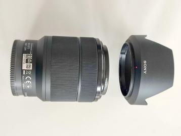 Sony FE 28-70mm F/3.5-5.6 OSS + zonnekap + UV filter (nwst) 