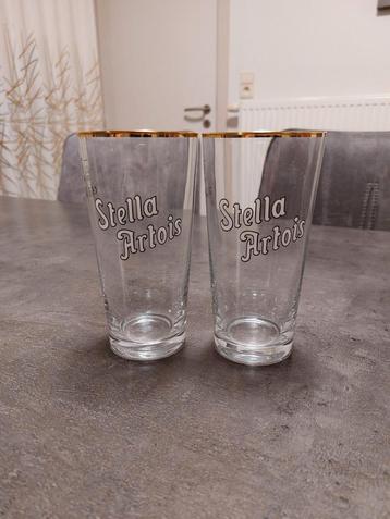 2 verres de Stella Artois