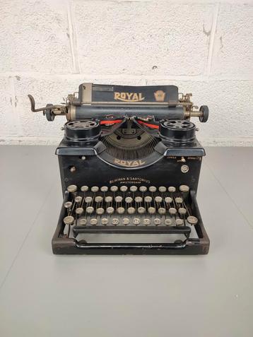 Royal model 10 typemachine beschikbaar voor biedingen