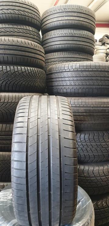 255/35R21 255 35 21 de la marque d'été Bridgestone.