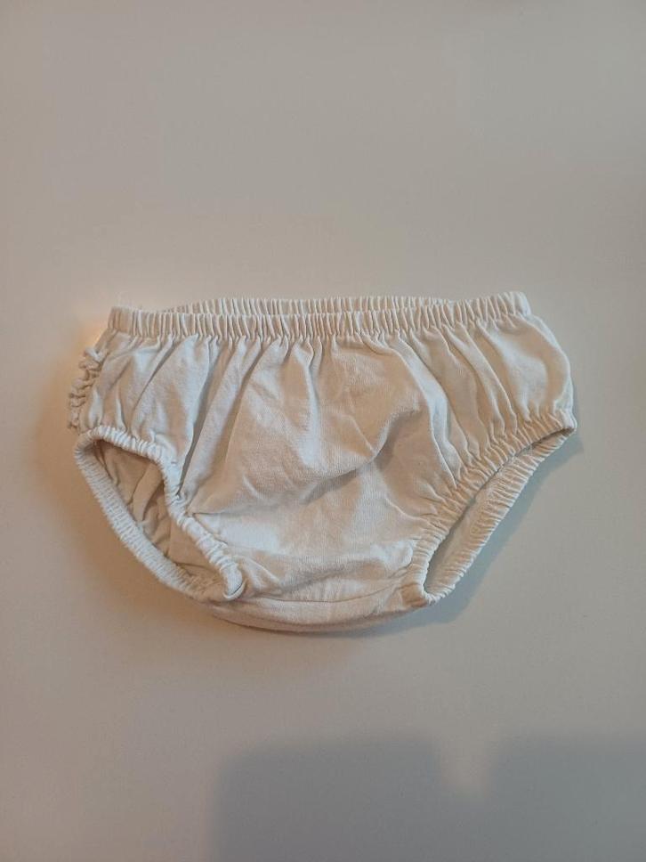 Wit broekje met ruches maat 74 Zeeman, Kinderen en Baby's, Babykleding | Maat 74, Gebruikt, Meisje, Broekje, Ophalen of Verzenden