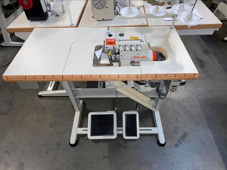Industriële lockmachine overlock siruba 4draad nieuw, Hobby en Vrije tijd, Naaimachines en Toebehoren, Nieuw, Lockmachine, Overige merken