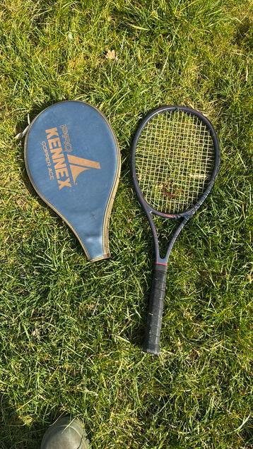 Tennisracket met hoes  beschikbaar voor biedingen