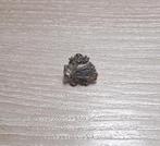 PIN - EGEL MET KROON - HÉRISSON AVEC COURONNE, Envoi, Utilisé, Animal et Nature, Insigne ou Pin's