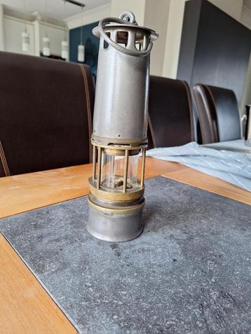 lampe de mineur  beschikbaar voor biedingen