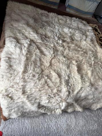 Pelsdeken beschikbaar voor biedingen