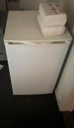 Kleine koelkast, Elektronische apparatuur, Vriezers en Diepvrieskisten, Minder dan 60 cm, Zo goed als nieuw, Vrijstaand, Ophalen