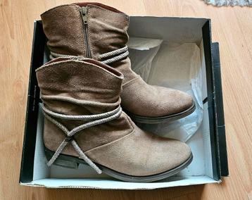Te koop lederen suédé dames botten  beschikbaar voor biedingen