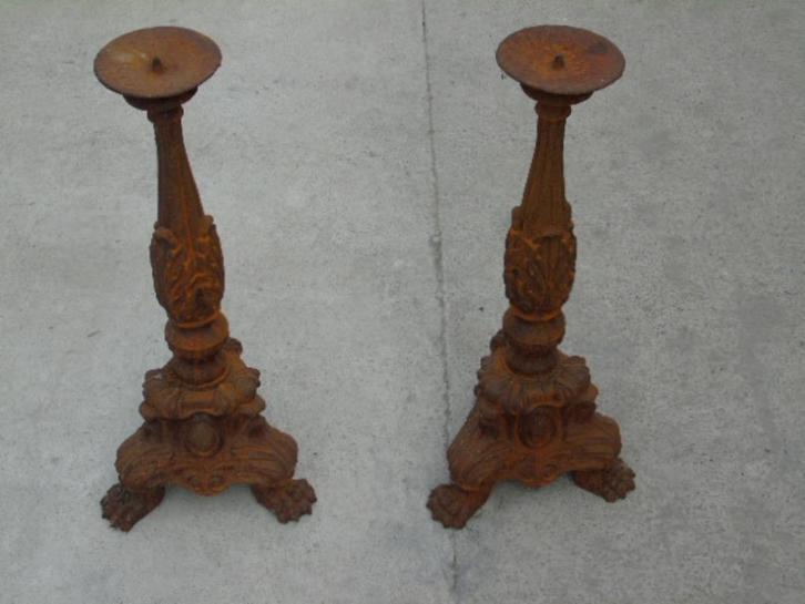 paar kandelaars met leeuwenpoten in roestig gietijzer..., Tuin en Terras, Tuinwanddecoratie, Nieuw, Ophalen