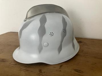 militaire helm disponible aux enchères