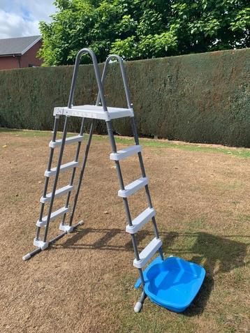 Intex ladder en voetenbadje, Enlèvement, Utilisé, Échelle
