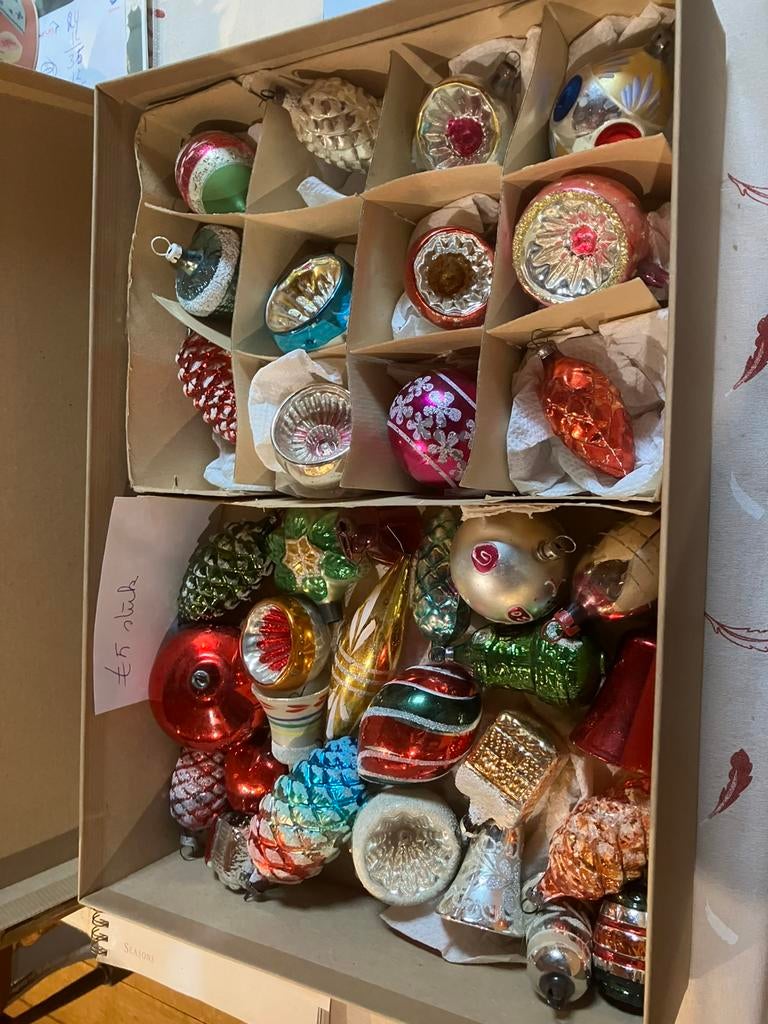 Oude kerstballen, Ophalen