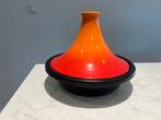 Le Creuset Tajine Vulcanic, 27 cm in heel goede staat, Huis en Inrichting, Gietijzer, Ophalen of Verzenden, Zo goed als nieuw
