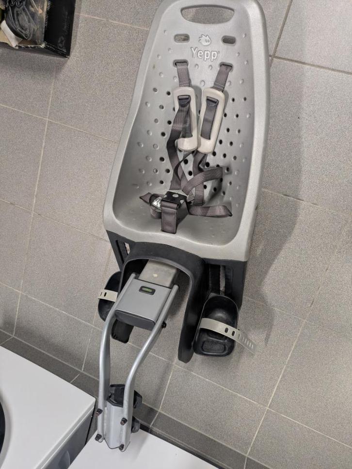 Fietsstoel Yepp, Fietsen en Brommers, Fietsaccessoires | Fietsstoeltjes, Gebruikt, Achterzitje, 9 t/m 18 kg, Voetsteuntjes, Ophalen
