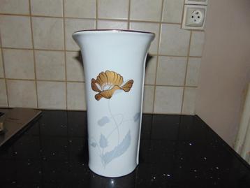 Vaas 'Porcelanas Del Ampurdan' 25 cm beschikbaar voor biedingen