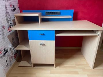 Bureau moderne beschikbaar voor biedingen