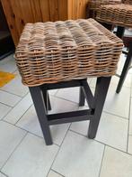 Barstoel rotan, Huis en Inrichting, Ophalen, Gebruikt, Met voetsteun, 60 tot 90 cm
