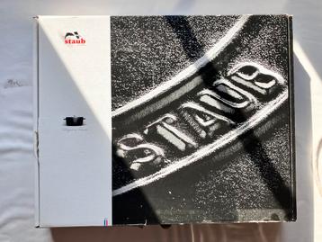 Poêle à frire carrée en fonte émaillée Staub neuve beschikbaar voor biedingen