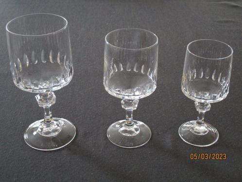 Service 18 pièces de verres en cristal