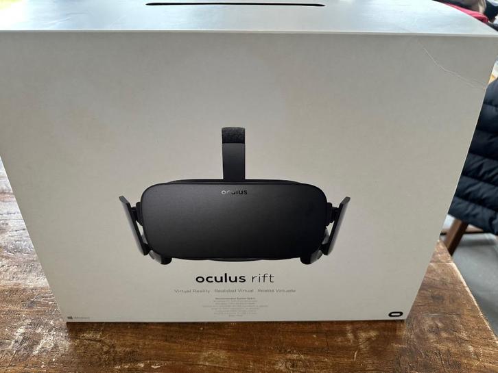 Oculus Rift + 2 controllers + 3 sensoren, Games en Spelcomputers, Virtual Reality, Zo goed als nieuw, Pc, VR-bril, Ophalen