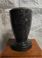 Vase en granit marbré poli, Enlèvement