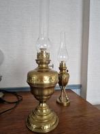 Ancienne lampe à huile, cuivrée. Avec globe en verre, Enlèvement