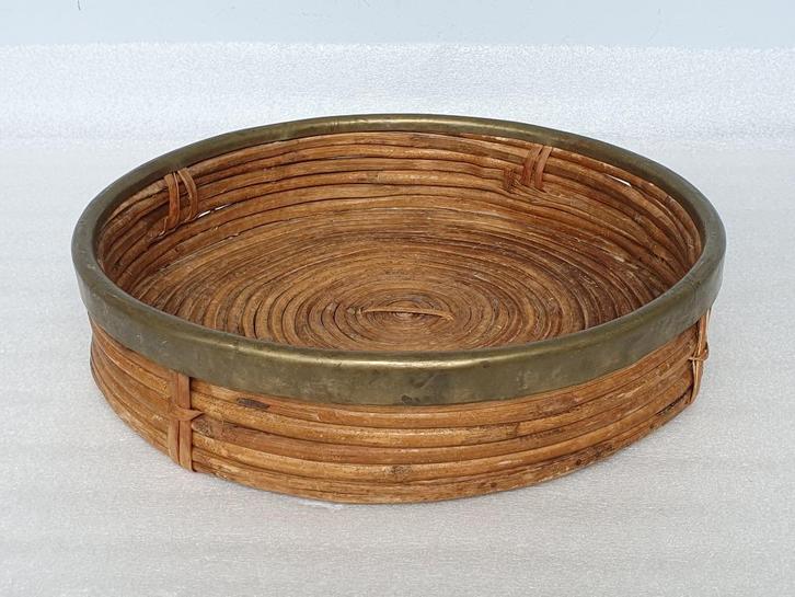 Vintage rotan schaal met koperen rand ca. 36 cm diameter, Huis en Inrichting, Woonaccessoires | Schalen en Manden, Gebruikt, Schaal