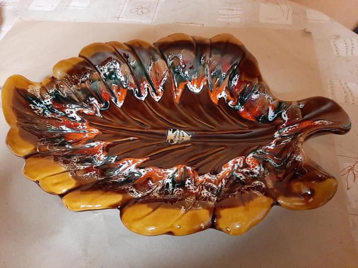 Schotel in zware  glanzende keramiek van" VALLAURiS", Antiquités & Art, Antiquités | Céramique & Poterie, Enlèvement