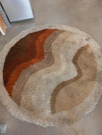 Vintage 70s tapijt / DE
147cm diam
 beschikbaar voor biedingen