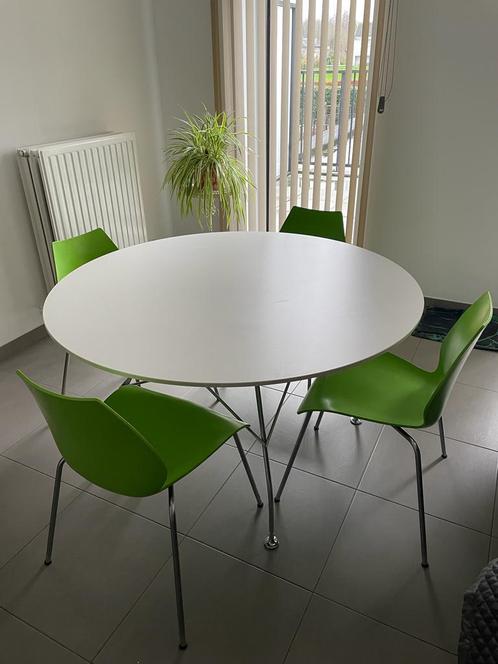 Table Kartell et 4 chaises MAUI design, Maison & Meubles, Tables | Tables à manger, Utilisé, Quatre personnes, Rond, Pin, Enlèvement