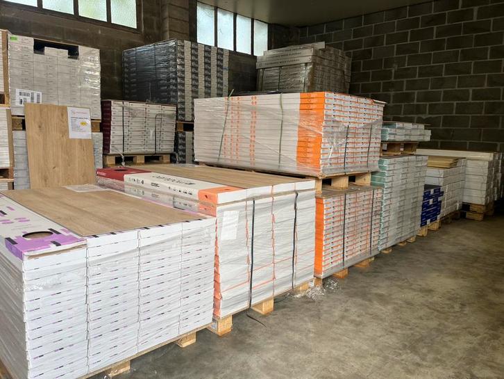 Vente de PVC et de laminé, Bricolage & Construction, Planches & Dalles, Neuf, Aggloméré, Synthétique, 150 cm ou plus, 10 à 30 cm