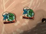 2 pin's pins schtroumpf en bois Peyo bd, Collections, Broches, Pins & Badges, Enlèvement