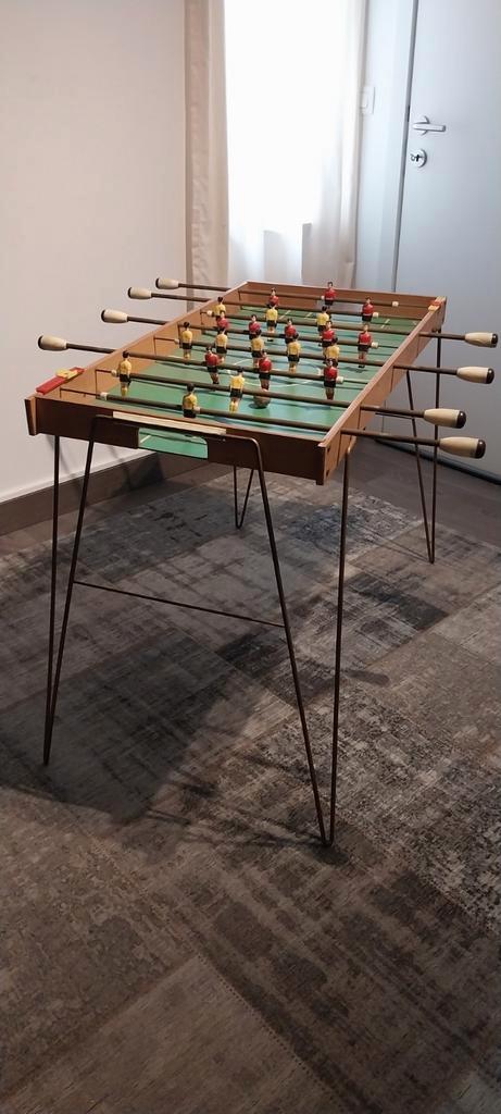 Vintage voetbaltafel met plooibaar onderstel, Kinderen en Baby's, Speelgoed | Voetbaltafels, Gebruikt, Ophalen