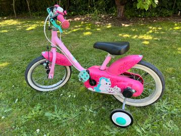 Kinderfiets B-Twin met afneembare zijwieltjes beschikbaar voor biedingen
