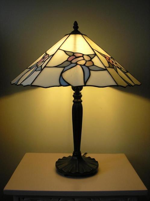 Tiffany tafellampje (kapje met 6 vlakken), Antiek en Kunst, Antiek | Verlichting, Ophalen of Verzenden