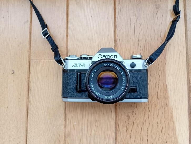 Canon AE-1 met 4 lenzen, Audio, Tv en Foto, Fotocamera's Analoog, Gebruikt, Canon, Ophalen of Verzenden