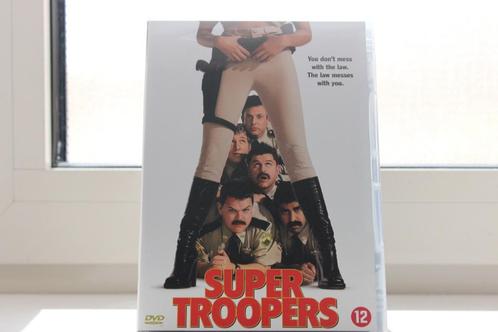 DVD SUPER TROOPERS NIEUW, Cd's en Dvd's, Dvd's | Komedie, Ophalen of Verzenden
