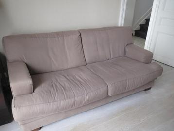 2 canapés tissus de couleur taupe (2 places + 3 places) beschikbaar voor biedingen