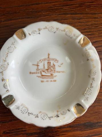 porseleinen asbak – Docks Hotel Antwerp – zeldzaam souvenir beschikbaar voor biedingen