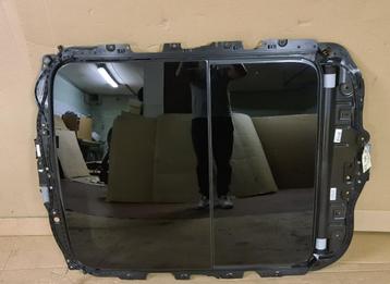 83A8770411NX Q3 toit panoramique Q3 F3 toit ouvrant q3 f3, Enlèvement ou Envoi, Utilisé, Droite, Audi