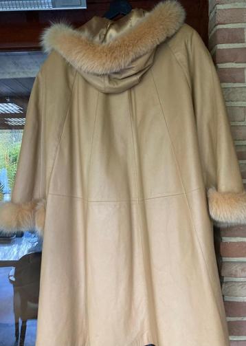 Bugatti bontcape absolute nieuwstaat Camel met vossenbont beschikbaar voor biedingen