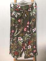Pantalon Only kaki à motifs fleurs / feuilles, taille 38, Vert, Trois-quarts, Taille 38/40 (M), Porté