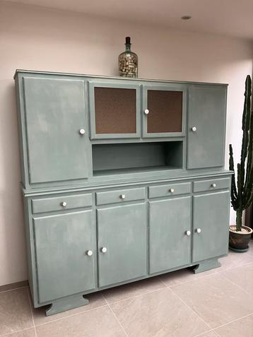 Retro houten keukenkast. beschikbaar voor biedingen