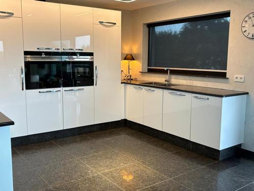 Keuken + toestellen te koop!, Huis en Inrichting, Keuken | Complete keukens, Zo goed als nieuw, U-keuken, Wit, Graniet of Steen