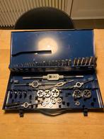 Tappen en snijplatenset m3-m20, Doe-het-zelf en Bouw, Gereedschap | Handgereedschap, Ophalen, Zo goed als nieuw
