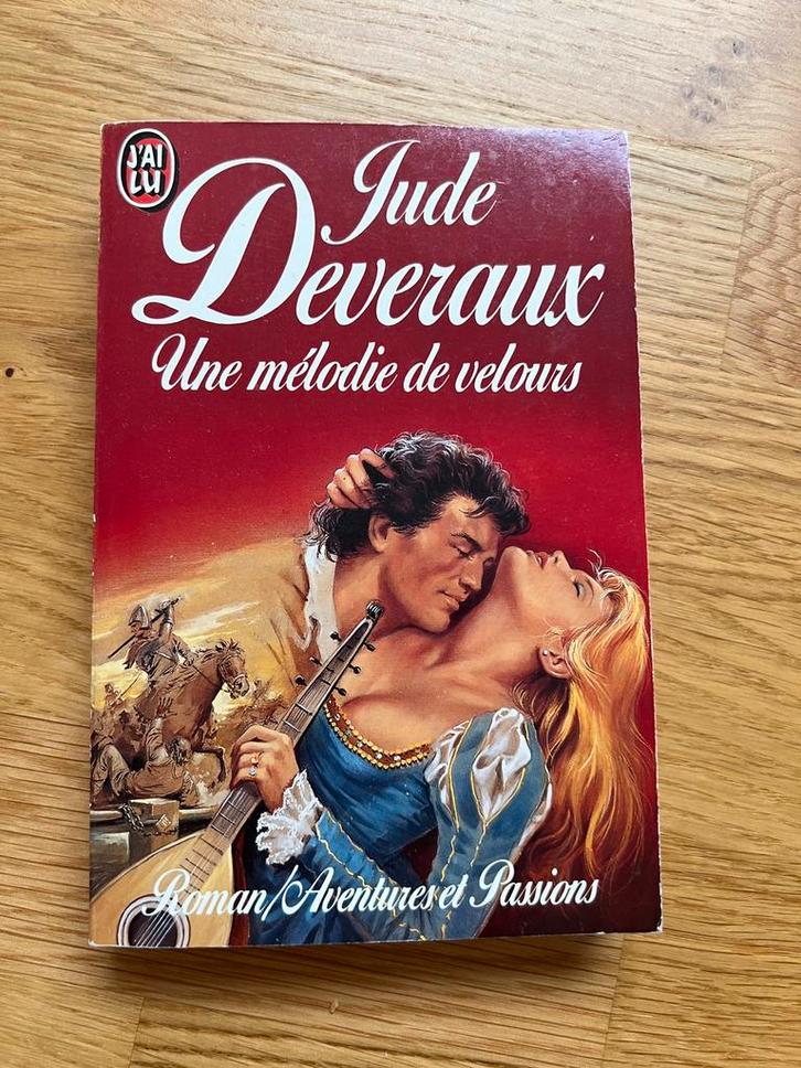 Livre « Une mélodie de velours » Jude Deveraux, Boeken, Historische romans, Gelezen, Ophalen of Verzenden