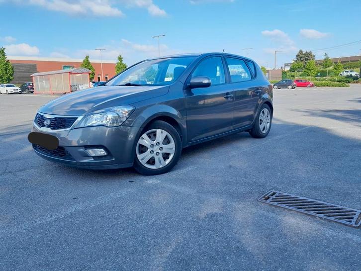 Kia ceed 1.6 diesel 1er propriétaire, Autos, Kia, Particulier, (Pro) Cee d, Diesel, Euro 5, Hatchback, 5 portes, Boîte manuelle