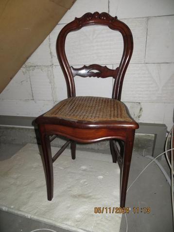 2 sierstoelen in acajou 15 euro/stuk beschikbaar voor biedingen