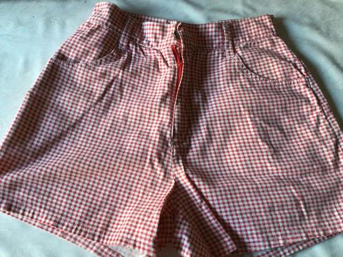 Meisjes korte broek hotpants mt176, Kleding | Dames, Broeken en Pantalons, Rood, Ophalen of Verzenden